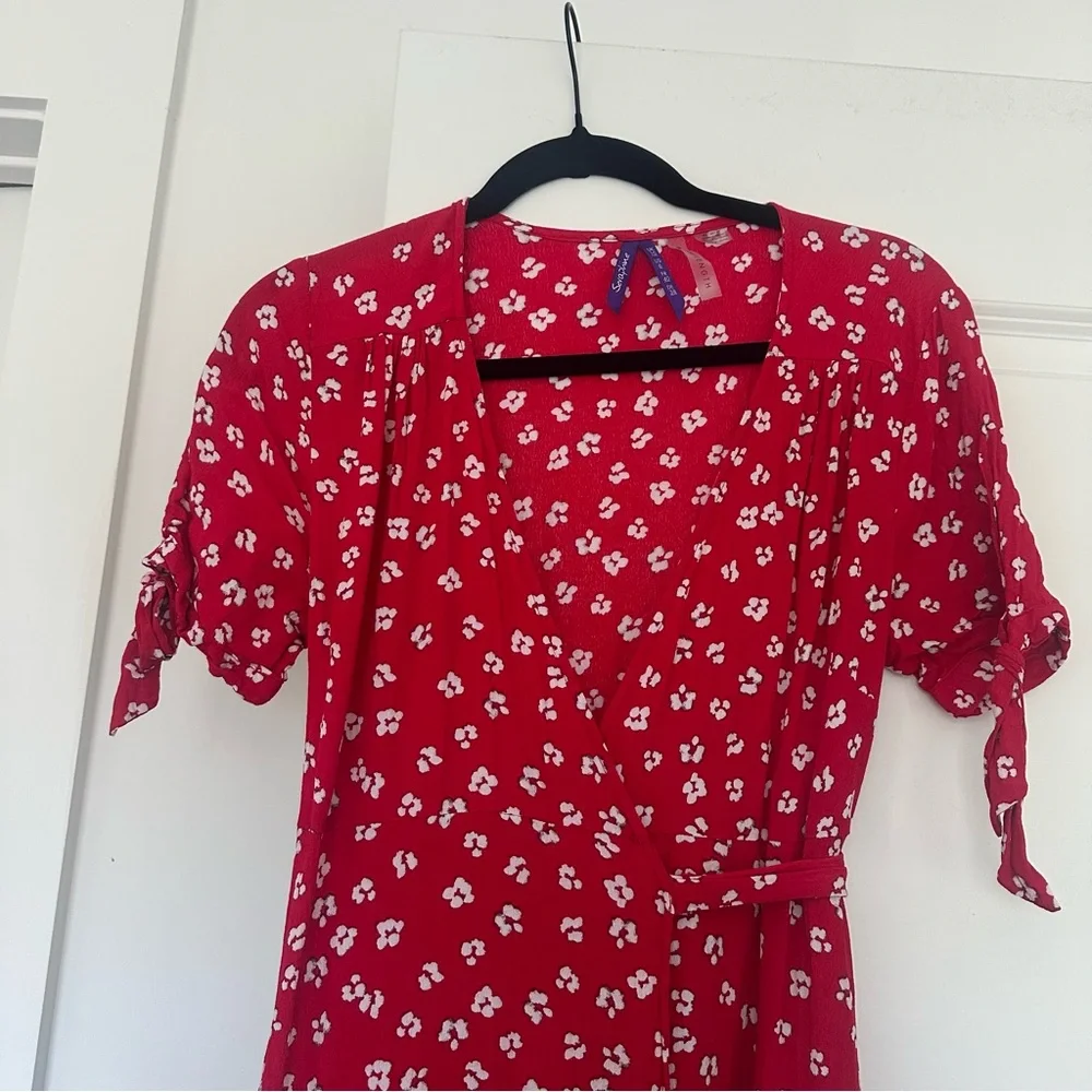 Seraphine (6 Petite Maternity) Red/ White Floral Wrap Short Sleeve Midi Dress - Picture 4 of 9